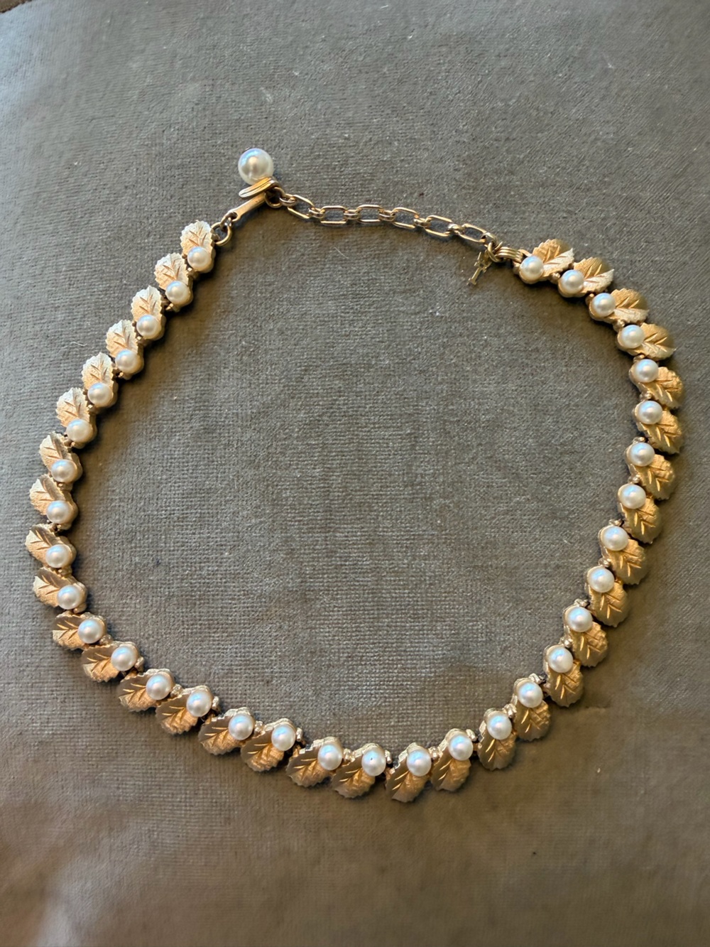 Vintage Trifari Rare Laurel Leaf Collar Necklace